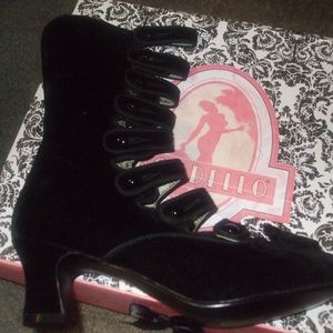 Bordello Black Boots